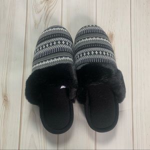 Black & White Slippers Size 9.5-10